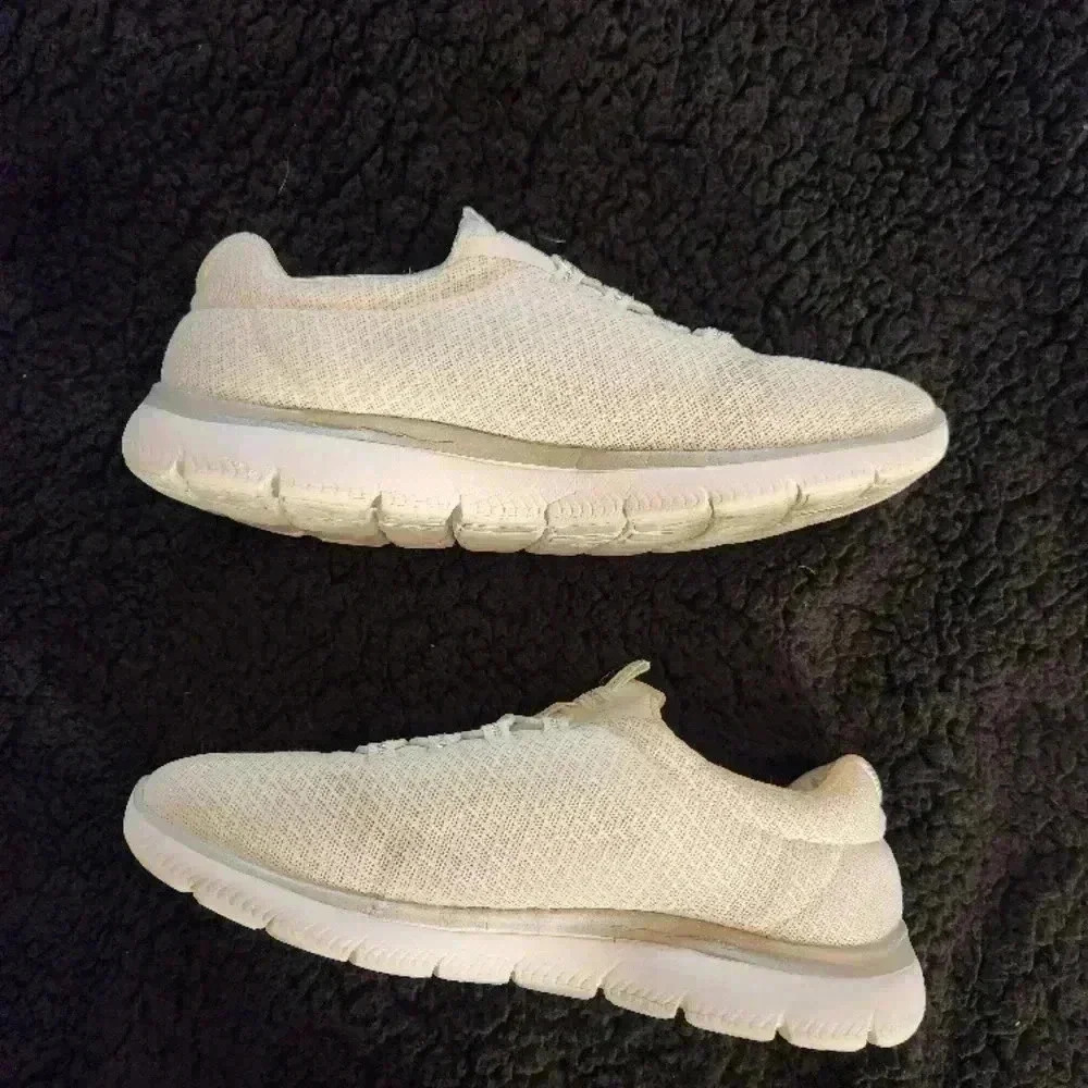 Skechers White Shoes - Picture 4 of 11